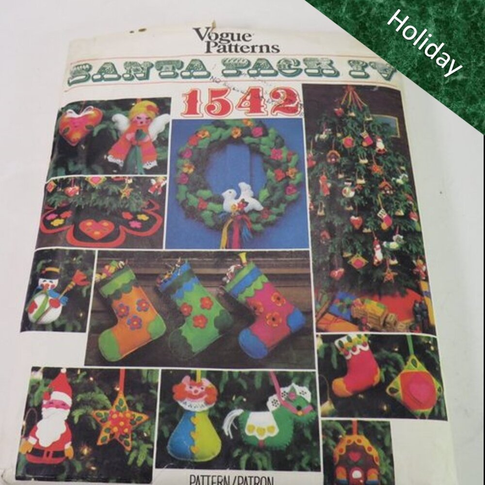 Vogue 1542 Sewing Pattern Christmas Tree Skirt, Ornaments Wreath Stockings